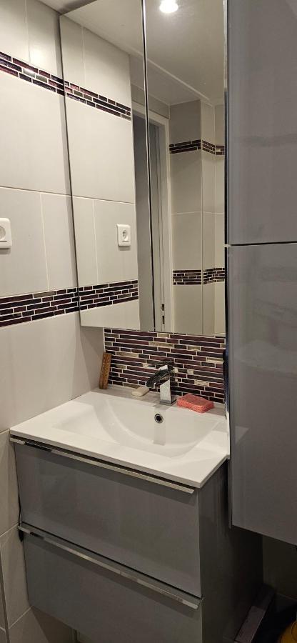 Studio 22M2 A Ivry/Seine-A 200 Metres De Paris. Proche Metro 7 Екстериор снимка